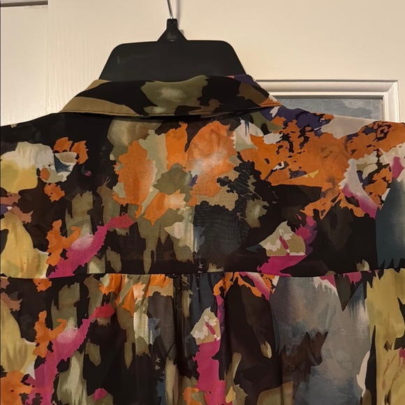 CAbi Graphic Blouse with Notched Collar and 3/4 Cuffed Sleeves - Picture 6 of 6